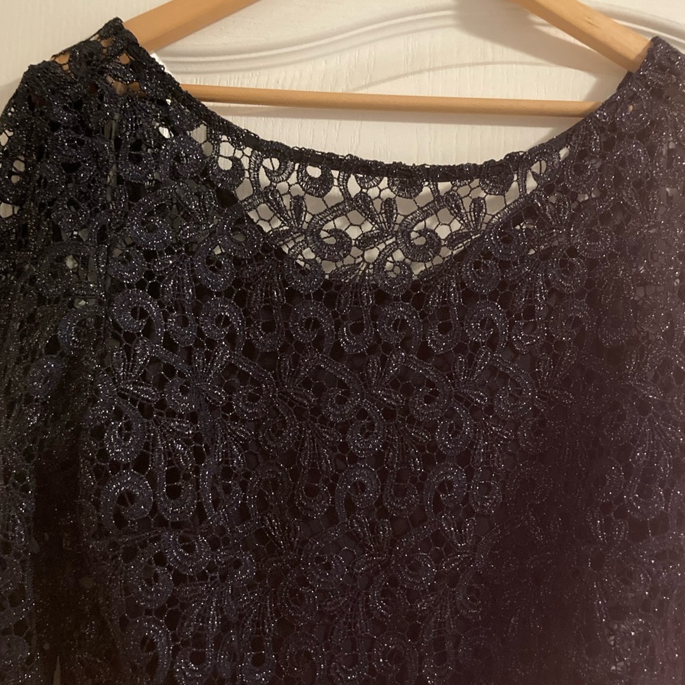 A beautiful navy blue cocktail dress with lining.